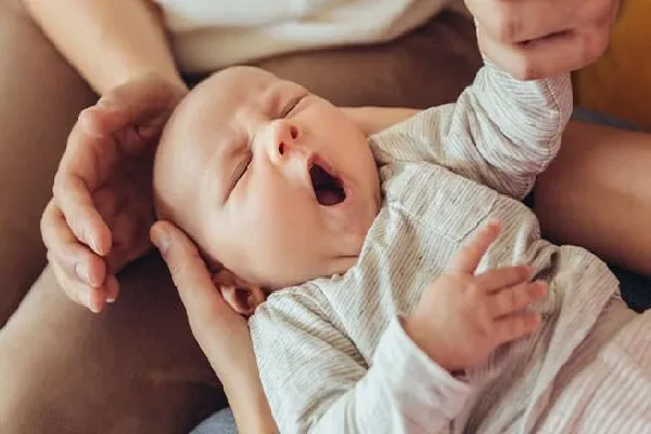 متى يبدا يتعدل نوم الرضيع