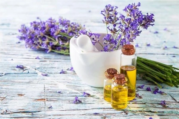 طريقة استخدام زيت اللافندر عند النوم